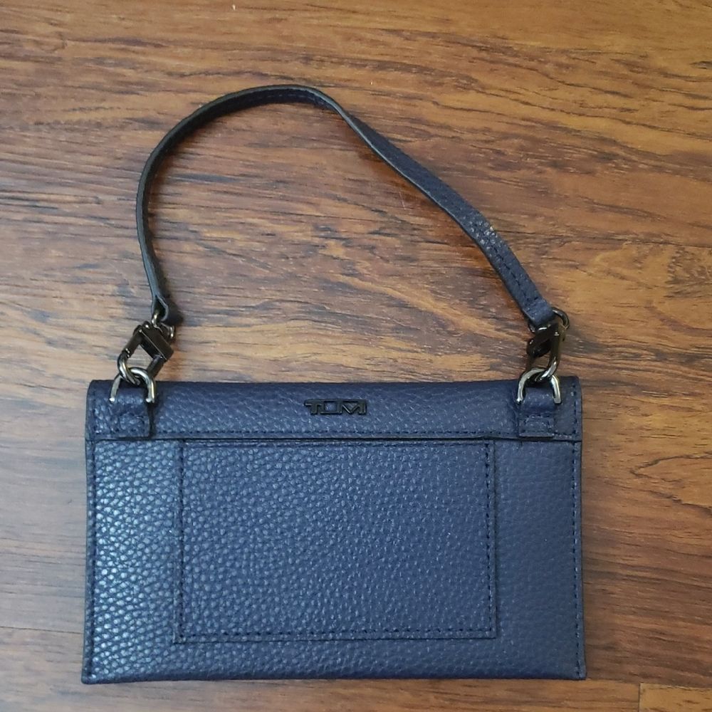 Tumi Navy Chic Feminine Quiet Luxury Dainty Leather Wristlet Wallet 6.5x4in